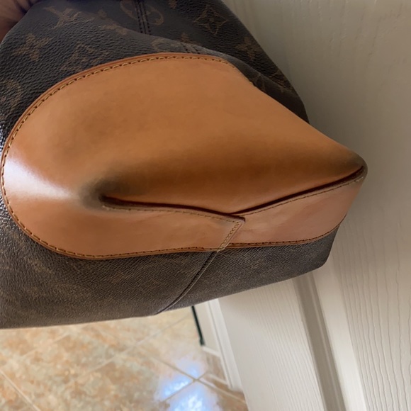 Large Louis Vuitton shoulder bag- Authentic - Picture 5 of 8